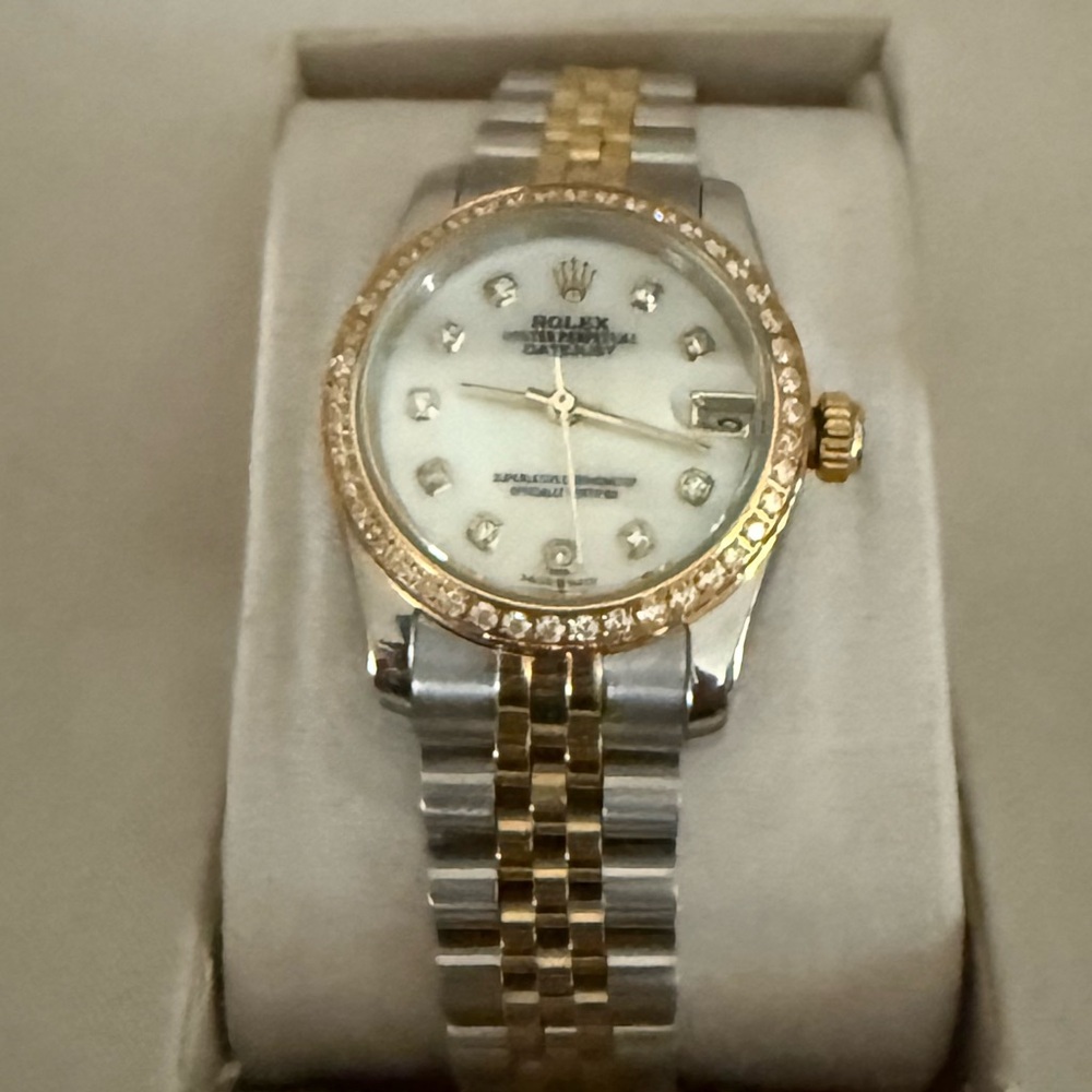 Brand new beautiful two-tone women’s watch 31 mm face